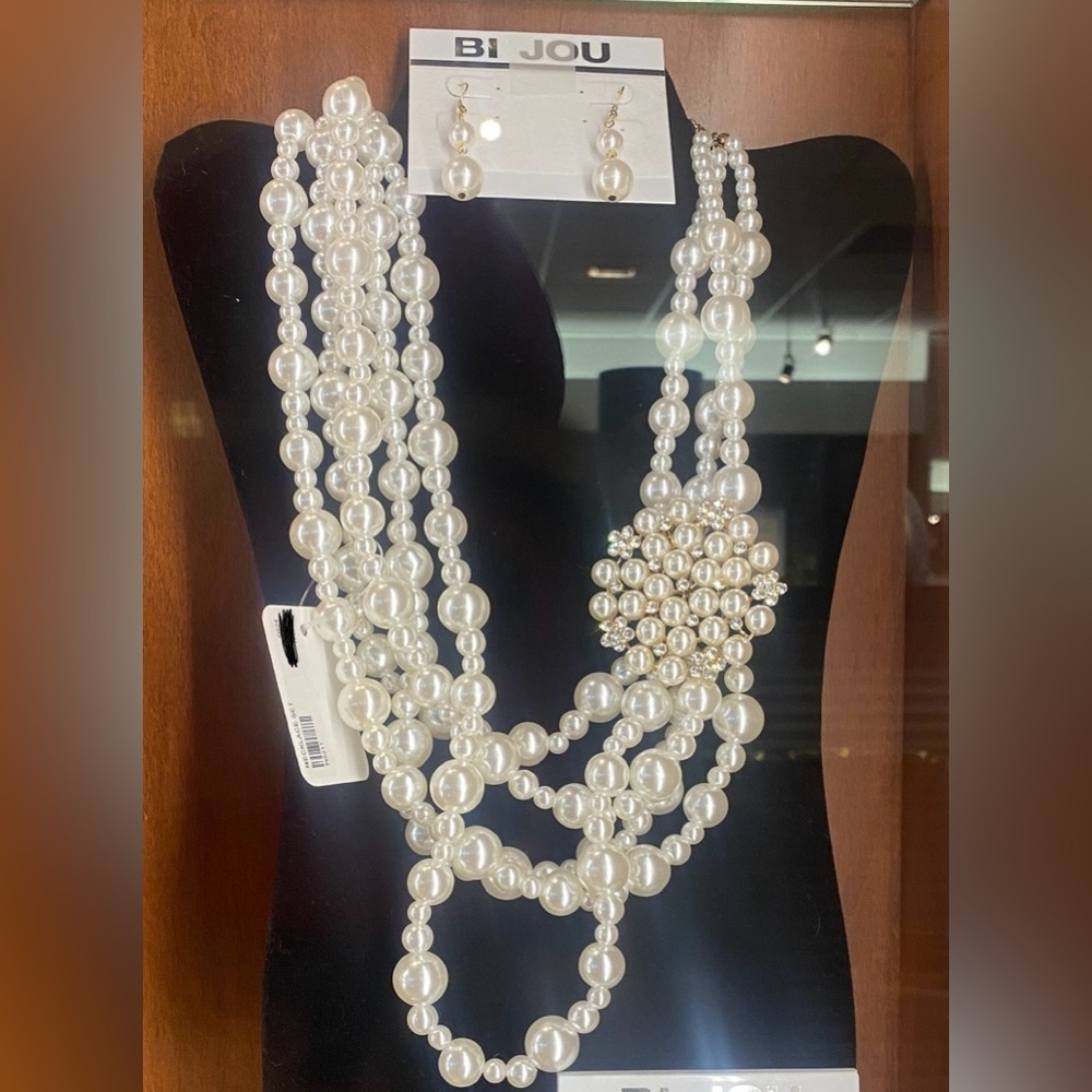 BIJOU Long Multilayered Faux Pearl Flapper Necklace w/Crystal Brooch, NWT - Picture 12 of 17